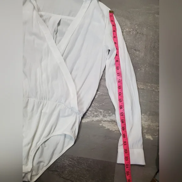 NWOT Superdown Presely Surplice Bodysuit Surplice Long-Sleeve White Bodysuit. M. - Picture 14 of 14